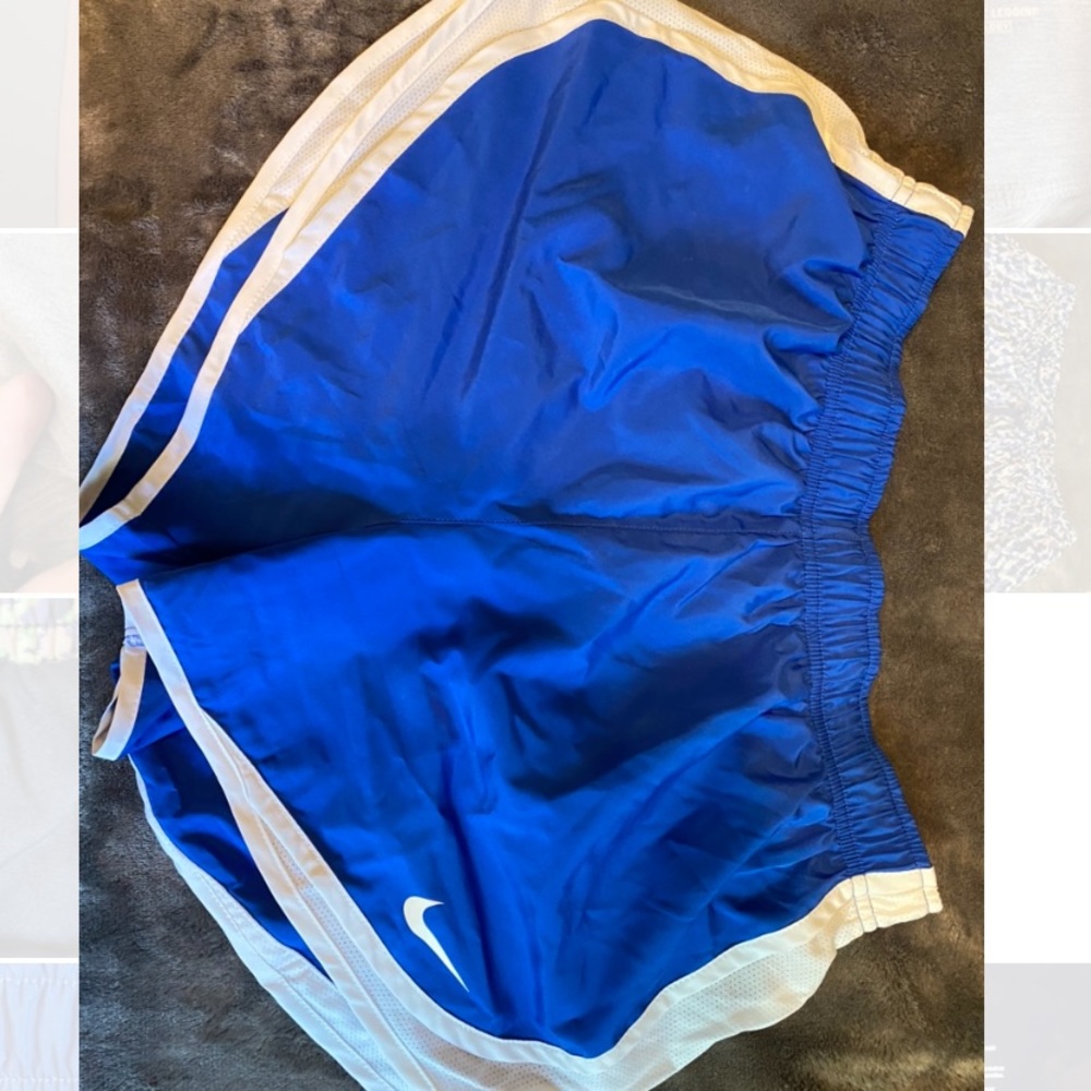 Nike short size L